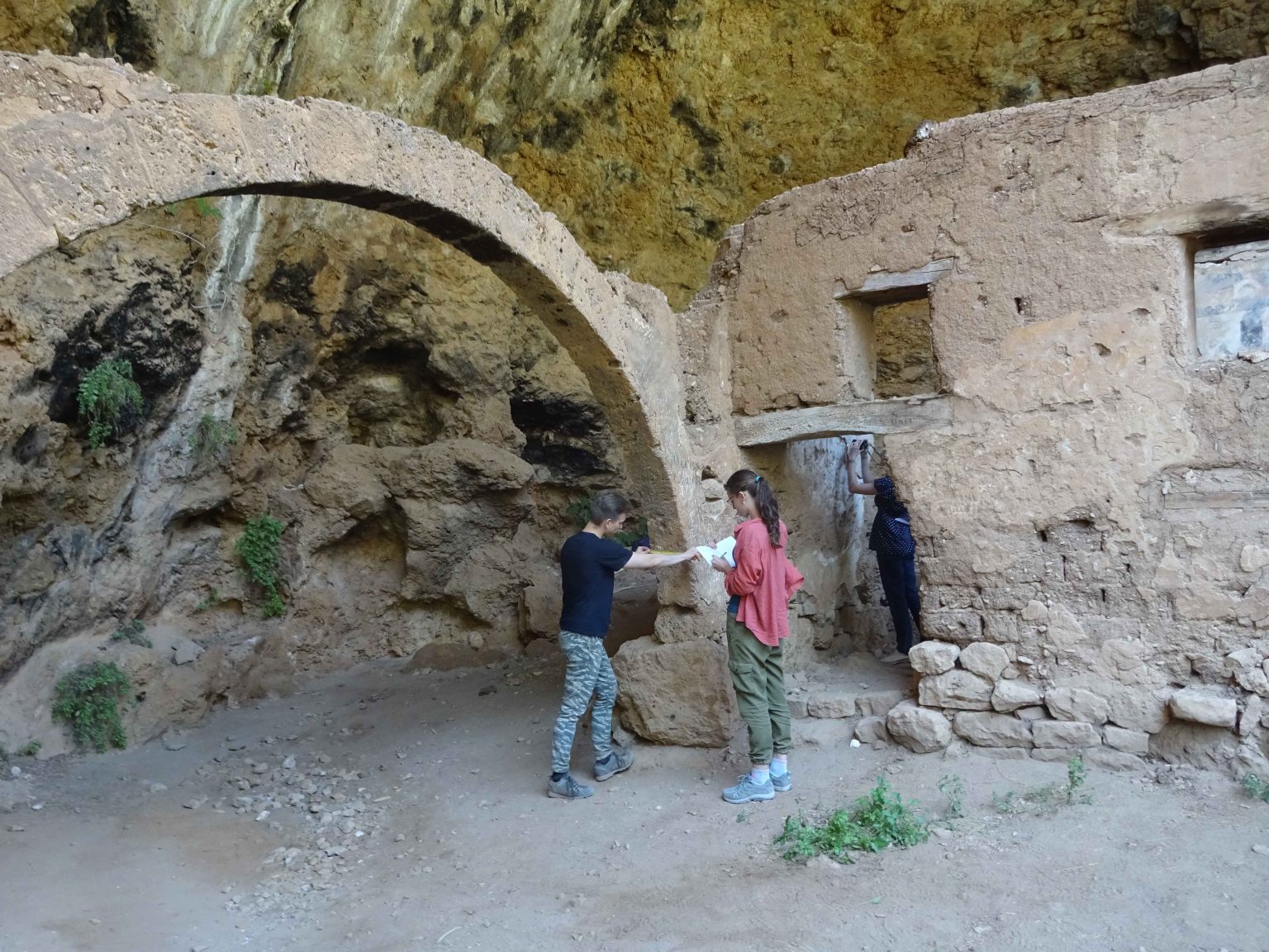 Prace dokumentacyjne w kościele Deir Es – Salib.