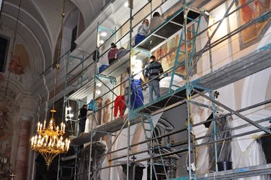 Prace konserwatorsko-restauratorskie w kościele w Krasnem prowadzone w ramach studenckich zajęć terenowych