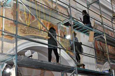 Prace konserwatorsko-restauratorskie w kościele w Krasnem prowadzone w ramach studenckich zajęć terenowych