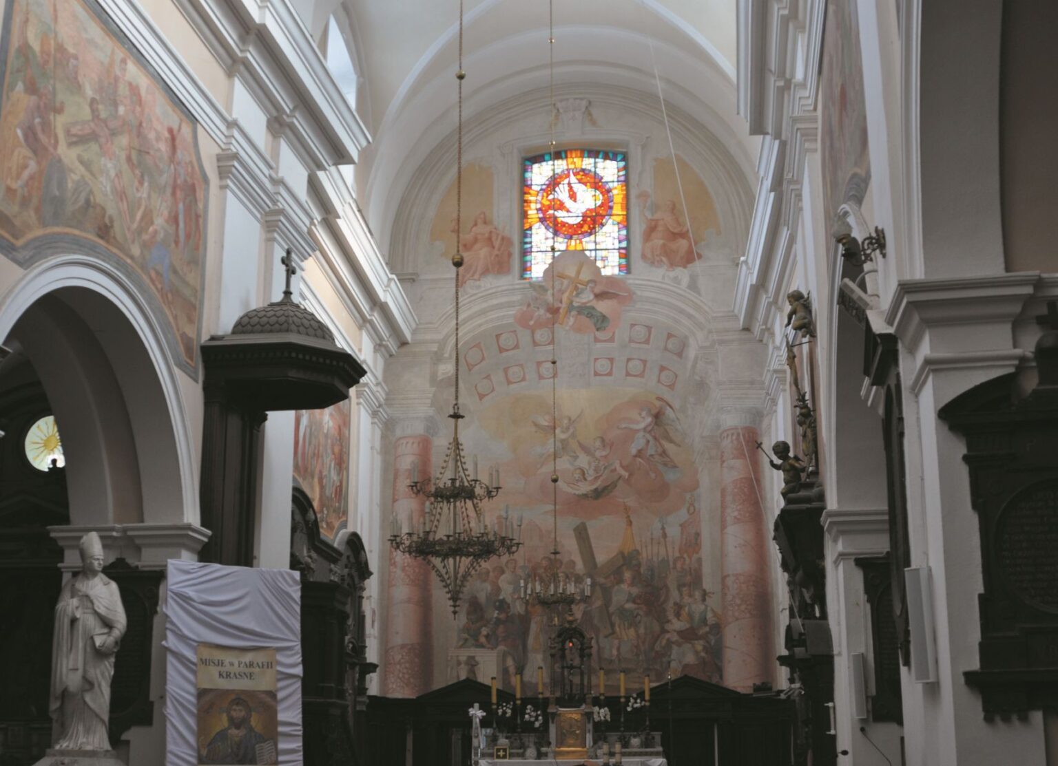 Wystrój wnętrza Kościoła w Krasnem