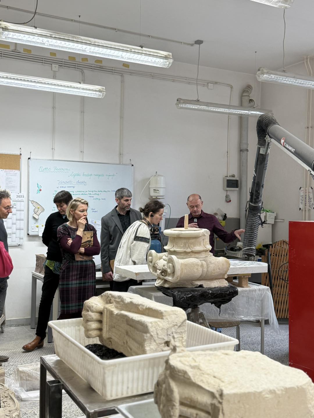 Oprowadzanie po pracowni rzeźby i elementów kamiennych.