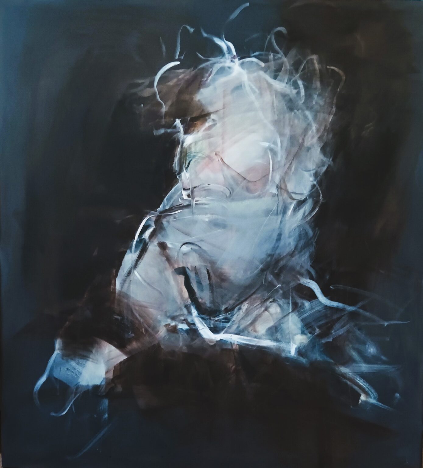 Ciemniejsza, melancholijna tonacja z przewagą zieleni, szarości i granatu. Centralna, zamglona postać zdaje się wynurzać z tła, z miękkimi liniami sugerującymi cielesność i ruch, lecz bez wyraźnych konturów